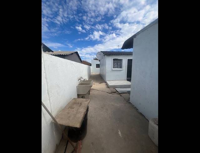 10 BEDROOM HOUSE FOR SALE IN TEMBISA CENTRAL